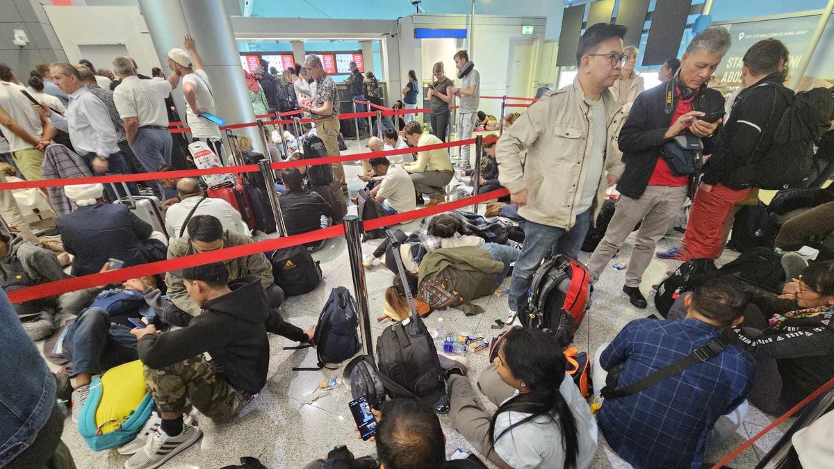Jako když začne válka. Český turista popsal drsné podmínky na letišti v Dubaji